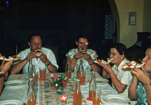 Dansk frokost. i billedet ses bl.a. Erik W. Nielsen, Frida Madsen og Grethe Jensen. 1959?