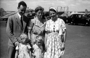 Ib and Elise Fenger Bache with their children, Ditlev and Ellen, and Kirsten Frimodt- Moller (r