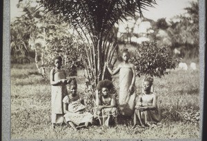 Nos jeunes filles à leur coiffure