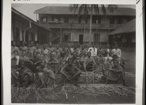 Bei der Arbeit in der Mittelschule Akropong