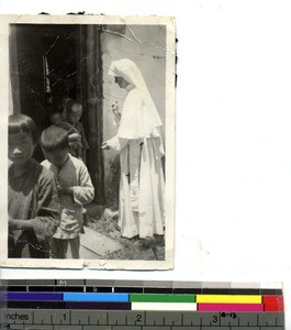 A Maryknoll Sister and her class at Dongshi, China, 1948