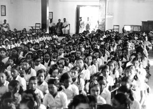 Nordindien, West Bengal. Skolebørn forsamlet i Narainpur Kirke