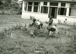 Leprous girls gardening, in Ebeigne, Gabon