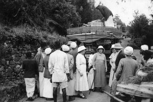 Afrejse fra Kotagiri med bussen,ca. 1935