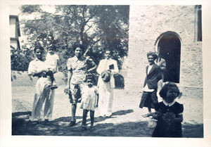 Abdulla Affona (doctor's nephew), Mrs. Affona with Fatima Selwa, Mr. Phillips, Ali Gaber, Fatim