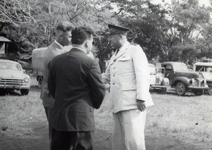 Inauguration of Do-Neva secondary school : handshakes