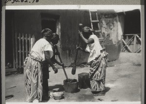 Fufu stossende Frauen i. Jeji. (Togo) 1928