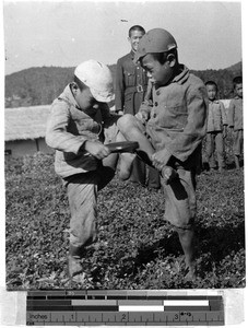 Battle of the knees, Heijo, Korea, ca. 1939