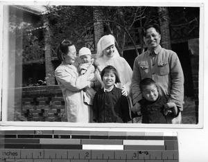 Maryknoll sister with a Chinese family at Lipu, China, 1949