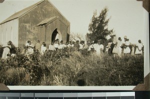 Church and congregation, Mbonambi, South Africa, (s.d.)