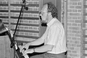 Landsmøde Vejle 1990 Holger Lissner player in song