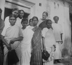 Missionary Karen Margrethe Jensen and employees in Vridhalam about 1930th