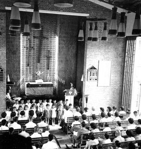 100 års jubilæet for de protestantiske kirkers arbejde i Taiwan. Kirkerne i Tainan var fyldte til festgudstjenester, 16. juni 1965. Her er "Den Gode Hyrdes Kirke" - en TLC kirke. (Anvendt i: Dansk Missionsblad nr 5/1967)