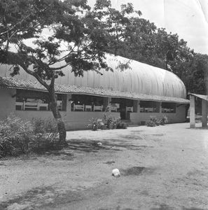 Fra Rajkumari Amrit Kaurs tuberkulosehospital i Madanapalle, Andhra Pradesh. En afdeling under Arogyavaram Sanatorium, 1954. Der er tre afdelinger, hver på 20 senge, ombygget fra tidligere militærbarakker ved hjælp af en gave fra LYM, Danmark