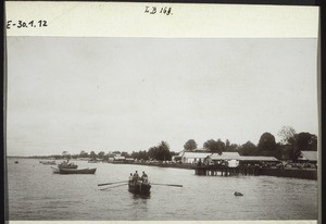 Am Strande von Duala (Kam.) Boote - Landungsbrücke