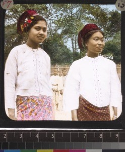 Two school girls, Mandalay, Myanmar, s.d