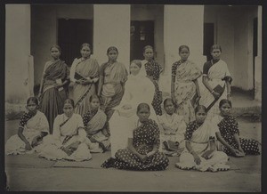 Leipz. Schwester v. Loden mit d. älteren Anstaltssmädchen. Tanjore