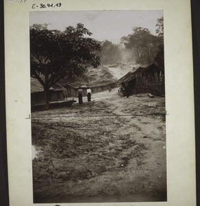 Dorfstrasse in Kumba; Barue-Stamm. Kamerun