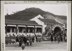 Die Mittelschule in Un Long, wo die Landwirtschaftsausstellung v. 21. - 23. Januar 1956 untergebracht war