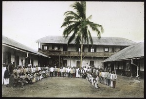 Mittelschule Akropong Schüler beim 'Drill