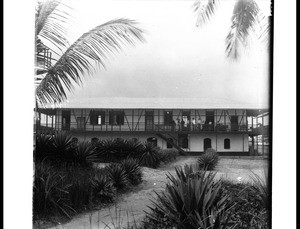 Station Bonaberi; Mittelschule