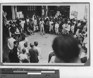 A street magician at Xinchang, China