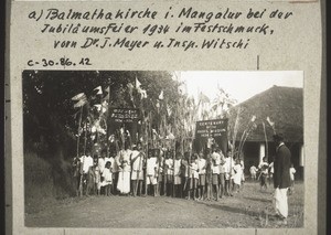 Festzug d. Kinder i. Udipi b. Jubiläum (D. Fahnenstangen sind Zuckerrohrstengel, die nachher m. Wonne gekaut werden.)