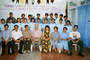 Besøg på Præste- og Diakonskolen, Concordia Theological College i San Juan, Filippinerne, november 2001. Præsident i LCP, Ben Lasegan og vicegeneralsekretær i Danmission, Jørgen Nørgaard Pedersen ses i forreste række