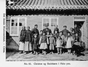 Postcards with photos of Christians and schoolchildren in Hsiu-yen (The picture is probably fro