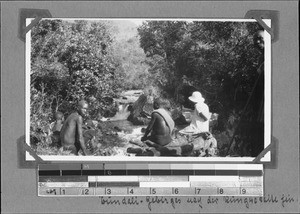 Break during a journey, Tanzania, ca.1929-1930