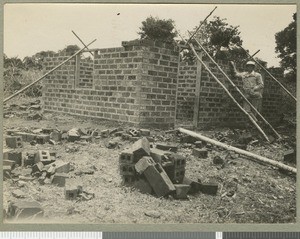 Building a new ward, Chogoria, Kenya, ca.1926