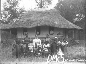 Group of women and little girls in front of a building, South Africa, ca. 1896-1911