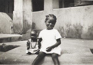 Nuenna & the dolly, Nigeria, ca. 1936