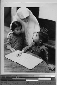 A Maryknoll Sister teaches children at Meixien, China, 1937