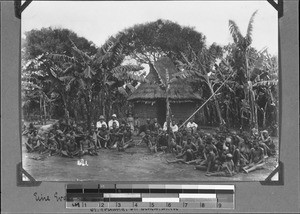 Missionaries Hollan and Zickmantel evangelizing, Ilolo, Tanzania, ca. 1903-1916