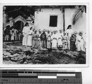 Maryknoll Sisters with First Communion class at Soule, China, 1934