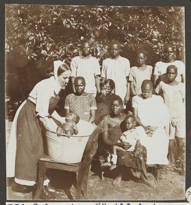 Nurse Elisabeth Wärthl teaching child care, Tanzania, ca.1914-1938