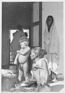 Nordindien, West Bengal. Patienter på hospitalet i Rajadighi. (Lægemissionær Else Høilund var leder af hospitalet, 1954-79)