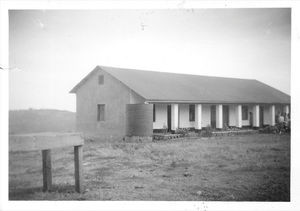 Kagera-regionen, Tanganyika (fra 1964 Tanzania). Den nybyggede mands- og kvindeafdeling, Nyakahanga Hospital. (Anvendt i: Dansk Missionsblad nr 22/1953)