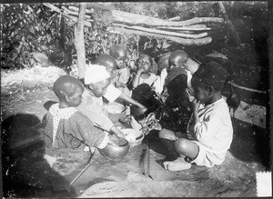 Group of eating children, Tanzania, ca. 1911-1914