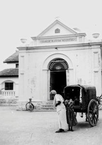 Danish Mission Hospital, Tirukoilur, Tamil Nadu, South India,1974. A local "Taxi" in front of t