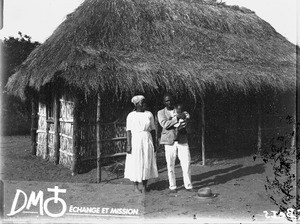 African family, Ricatla, Mozambique, ca. 1924