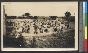 Camp of small straw huts, Jiangsu, China, ca.1905-1910