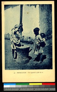 Making rice flour, Madagascar, ca.1920-1940