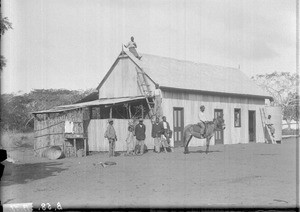 Dormitory under construction, Ricatla, Mozambique, ca. 1896-1911