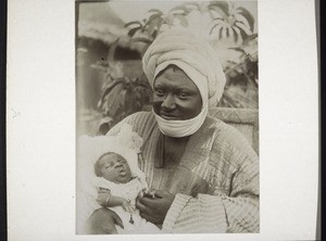 King Ndjoya with his first grandchild, the child of his daughter Ngutane