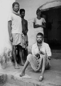 Fra Saldoha Spedalskhedskoloni, Mohulpahari, Santal Parganas, Nordindien, december 1983. Stedet er grundlagt i 1923 af missionær, ingeniør Eli Bøgh og missionslæge Boe Bojesen Bøgh, og har gennem mange år været en foregangsinstitution, hvor havebrug og landbrug indgår som led i terapien samtidig med, at det bidrager til koloniens økonomi. (Stedet er senere overdraget til Den Internationale Spedalskhedsmission/TLMI)