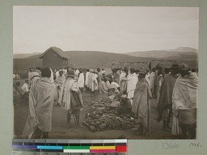 Market traders in Fihasinana, Madagascar, 1906