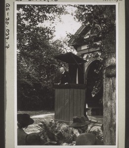 Pastor Buxtorf in Staehelin's garden, Mission Festival 1942