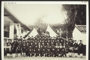 Secondary and middle school in Kayintschu in 1913-14. Seated are the teachers, and the missionaries Ernst Walter and Julius Zimmer